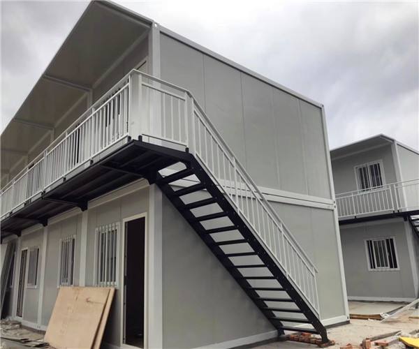 集成房屋是屬于長久性的住宅,使用壽命應(yīng)該在70年以上,再者就是輕鋼集成房屋結(jié)構(gòu)特別的穩(wěn)定 集成房屋是屬于長久性的住宅,使用壽命應(yīng)該在70年以上,再者就是輕鋼集成房屋結(jié)構(gòu)特別的穩(wěn)定